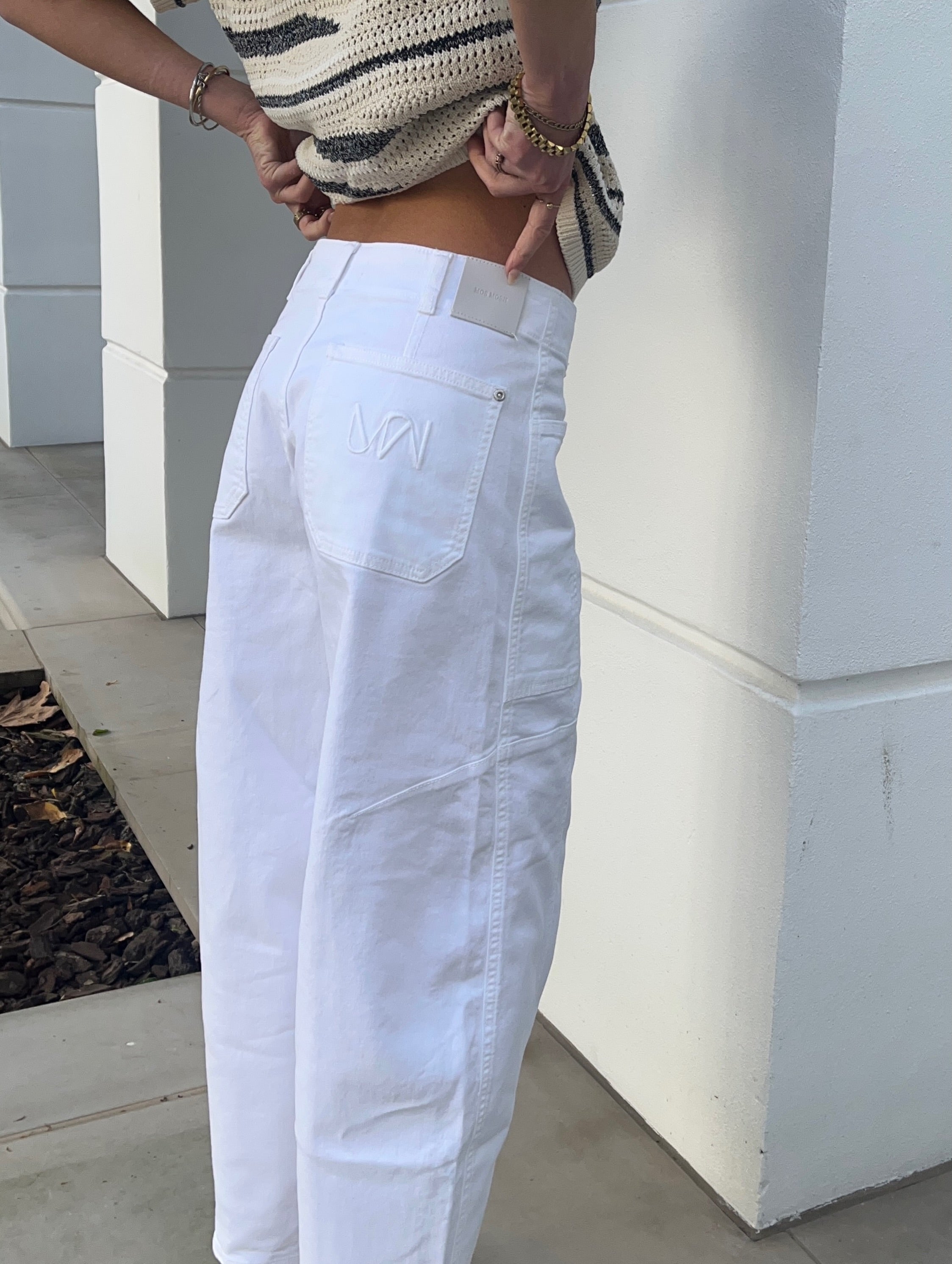 Modelshot / White / Detail